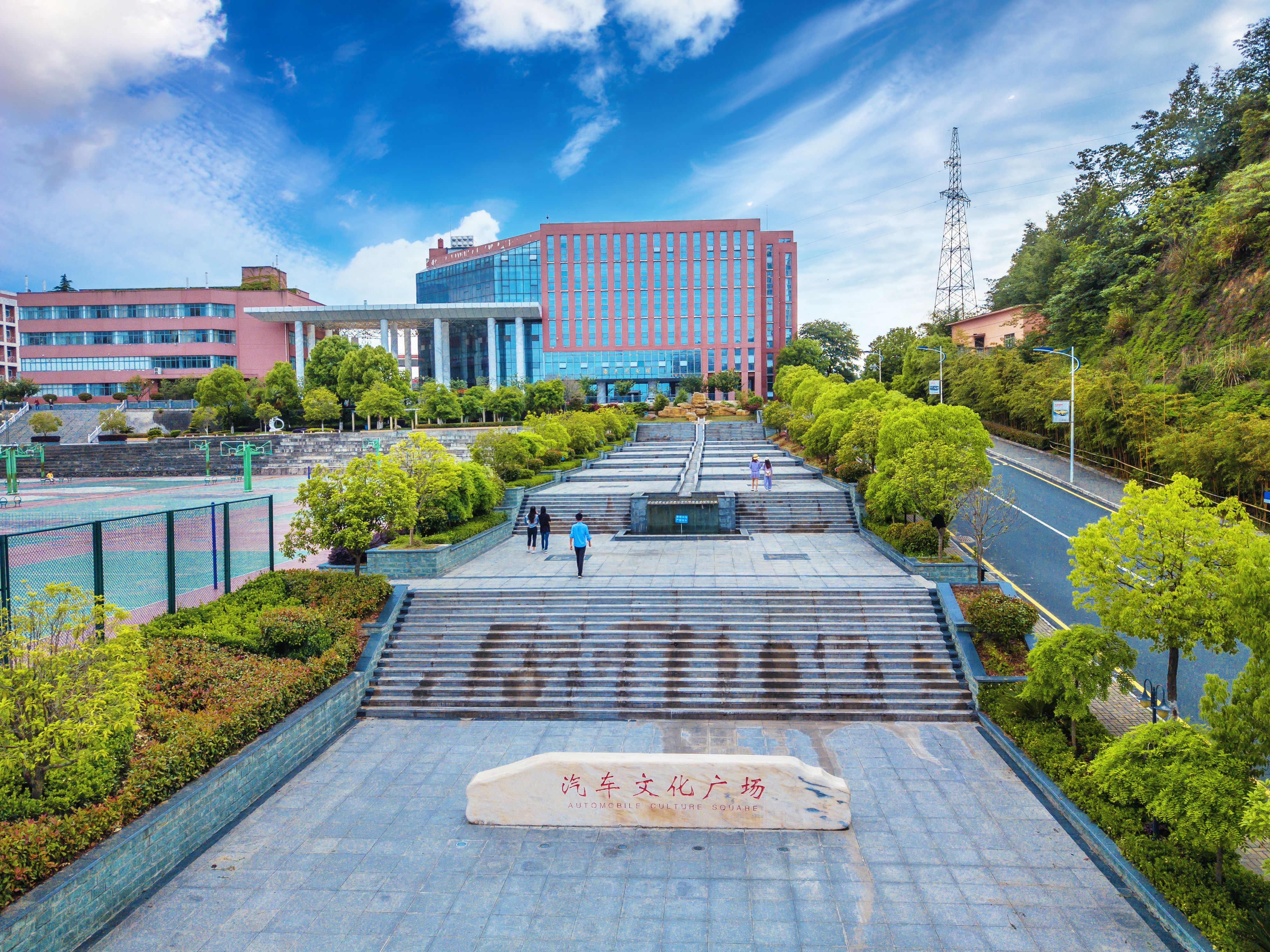 2020湖北汽车工业学院-李军